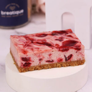 Strawberry Cheesecake Slice [120g]